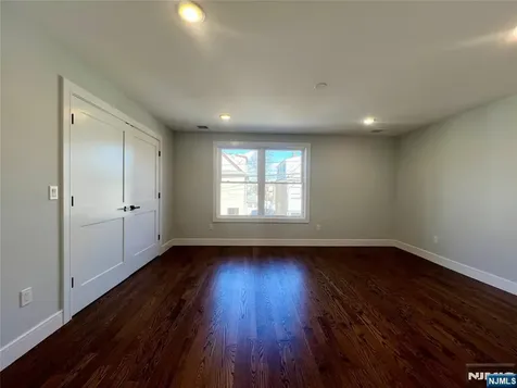 48 Tuttle Wallington NJ 07057