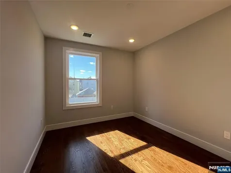 48 Tuttle Wallington NJ 07057