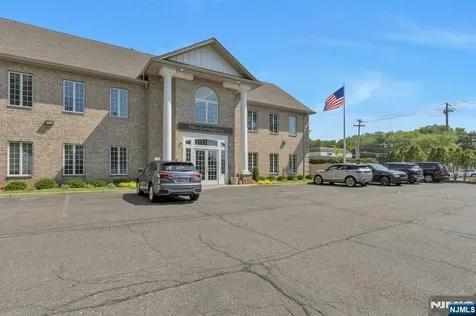 161 Mckinley Street Closter NJ 07624
