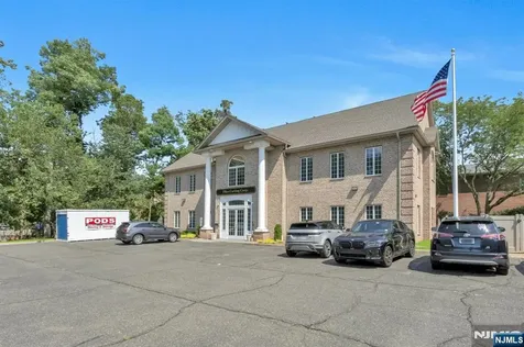 161 Mckinley Street Closter NJ 07624