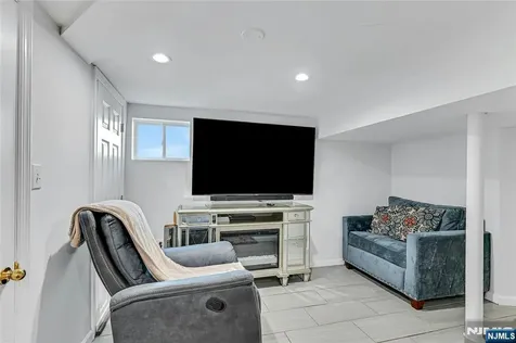 277 Madison Avenue Clifton NJ 07011