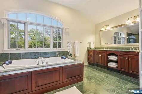 215 Beechwood Road Ridgewood NJ 07450