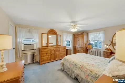 52 Elmwood Drive Elmwood Park NJ 07407