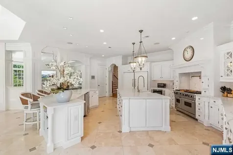 116 Truman Drive Cresskill NJ 07626
