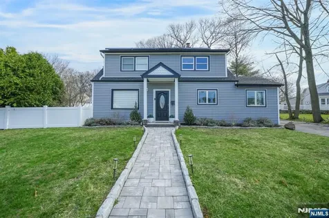 33 Cathy Avenue Hawthorne NJ 07506