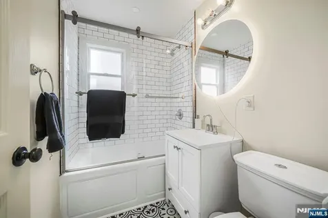 33 Cathy Avenue Hawthorne NJ 07506