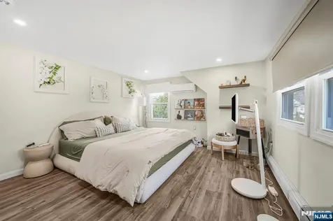33 Cathy Avenue Hawthorne NJ 07506