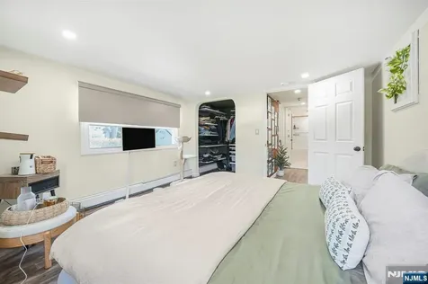 33 Cathy Avenue Hawthorne NJ 07506
