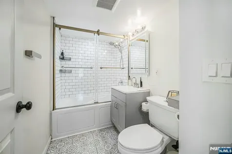 33 Cathy Avenue Hawthorne NJ 07506