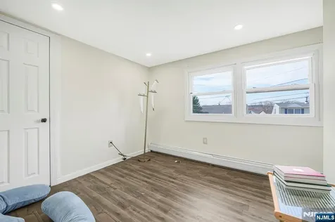 33 Cathy Avenue Hawthorne NJ 07506