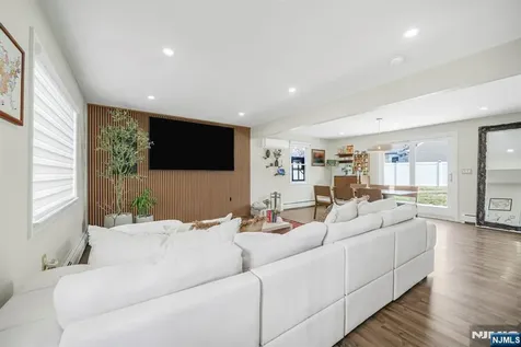 33 Cathy Avenue Hawthorne NJ 07506