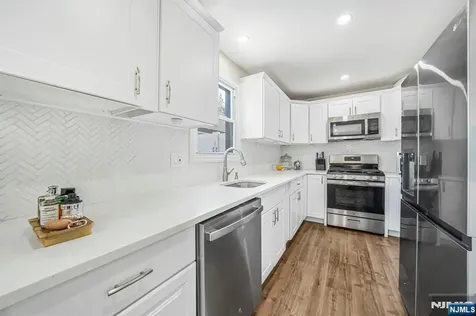 33 Cathy Avenue Hawthorne NJ 07506