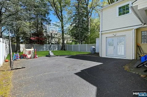 581 Northumberland Road Teaneck NJ 07666
