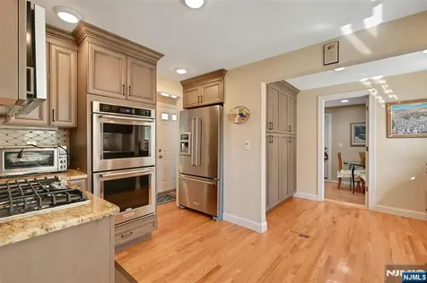 581 Northumberland Road Teaneck NJ 07666