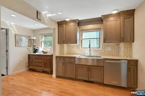 581 Northumberland Road Teaneck NJ 07666