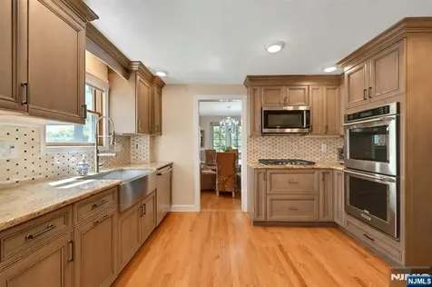 581 Northumberland Road Teaneck NJ 07666