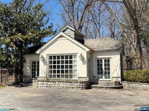 325 Wearimus Road Ho-ho-kus NJ 07423