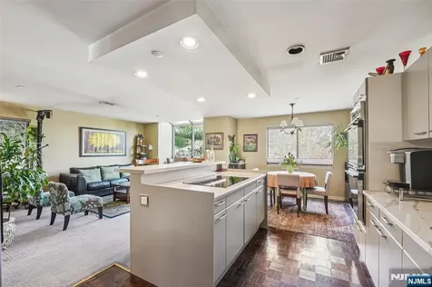 2 Carlyle Court Teaneck NJ 07666