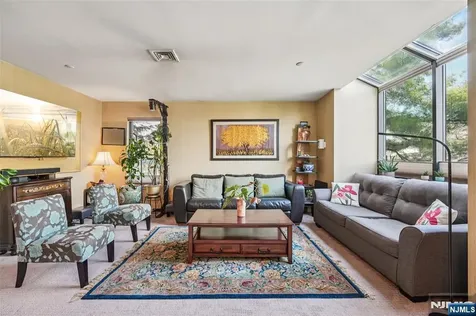 2 Carlyle Court Teaneck NJ 07666