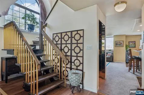 2 Carlyle Court Teaneck NJ 07666