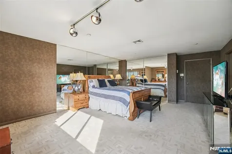 2 Carlyle Court Teaneck NJ 07666