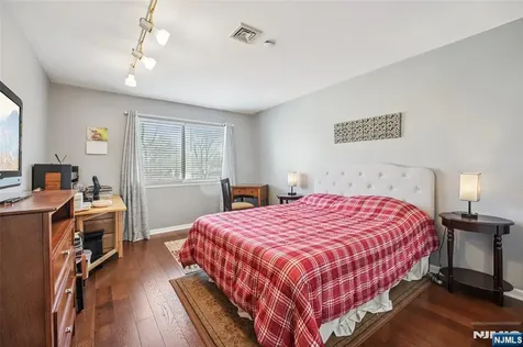 2 Carlyle Court Teaneck NJ 07666