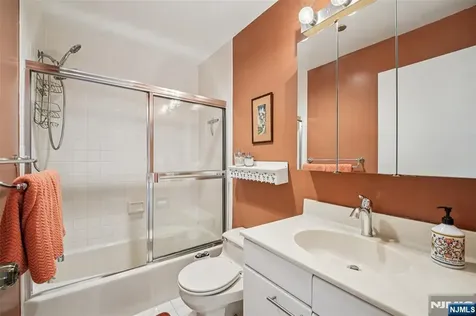 2 Carlyle Court Teaneck NJ 07666