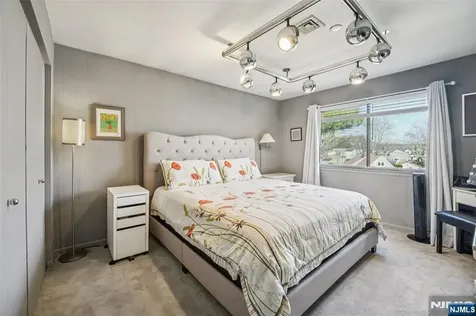 2 Carlyle Court Teaneck NJ 07666