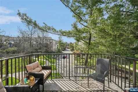 2 Carlyle Court Teaneck NJ 07666