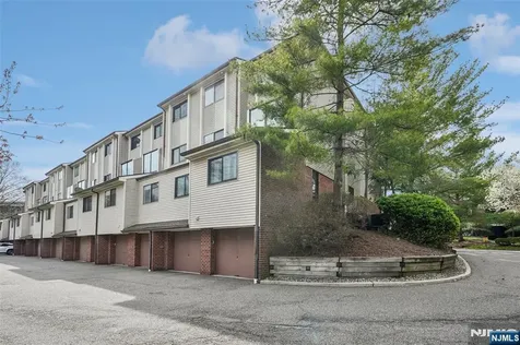 2 Carlyle Court Teaneck NJ 07666
