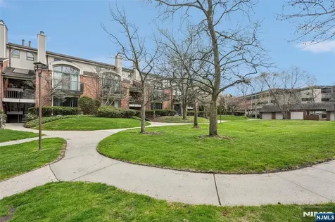 2 Carlyle Court Teaneck NJ 07666