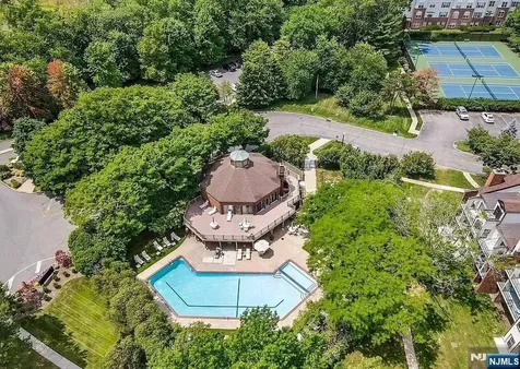 2 Carlyle Court Teaneck NJ 07666