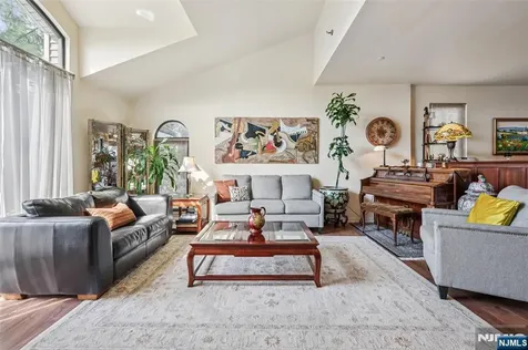 2 Carlyle Court Teaneck NJ 07666
