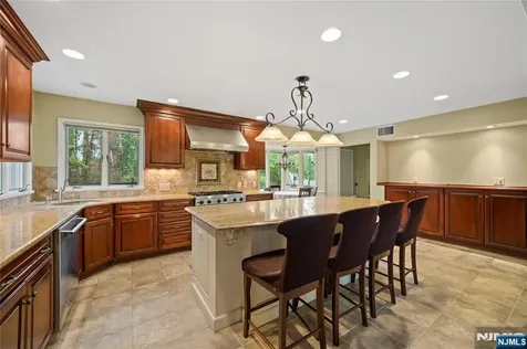 77 Macarthur Drive Clifton NJ 07013