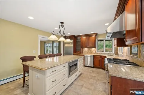 77 Macarthur Drive Clifton NJ 07013