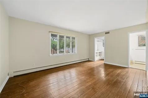 77 Macarthur Drive Clifton NJ 07013