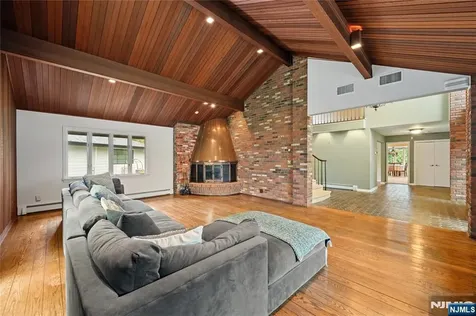 77 Macarthur Drive Clifton NJ 07013