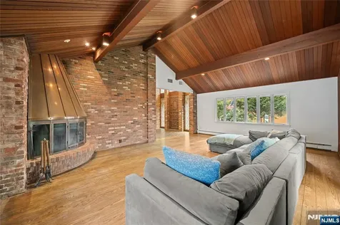 77 Macarthur Drive Clifton NJ 07013