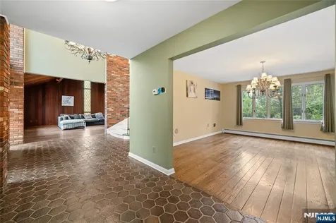 77 Macarthur Drive Clifton NJ 07013