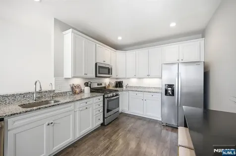 102 Sequoia Drive Cedar Grove NJ 07009