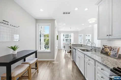 102 Sequoia Drive Cedar Grove NJ 07009