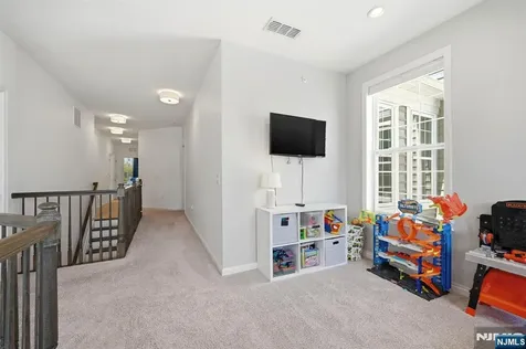 102 Sequoia Drive Cedar Grove NJ 07009