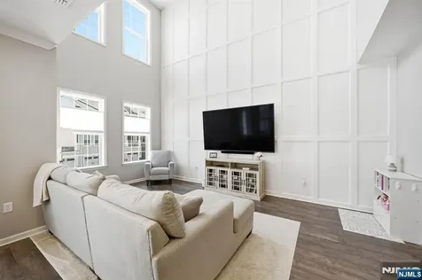 102 Sequoia Drive Cedar Grove NJ 07009