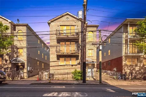25-27 Norfolk Street Newark NJ 07103