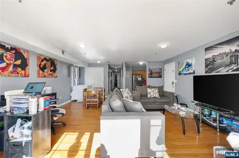 25-27 Norfolk Street Newark NJ 07103