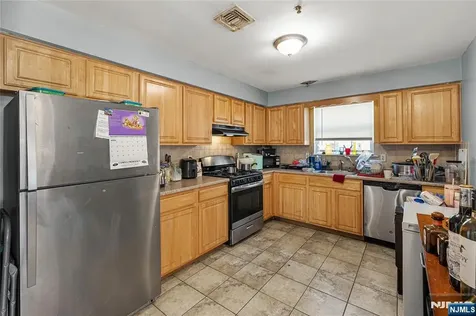 25-27 Norfolk Street Newark NJ 07103