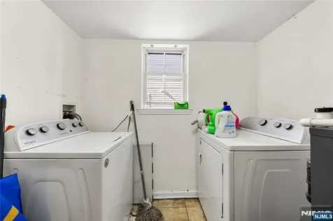 25-27 Norfolk Street Newark NJ 07103