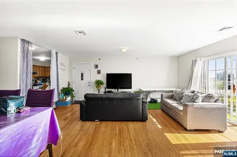 25-27 Norfolk Street Newark NJ 07103