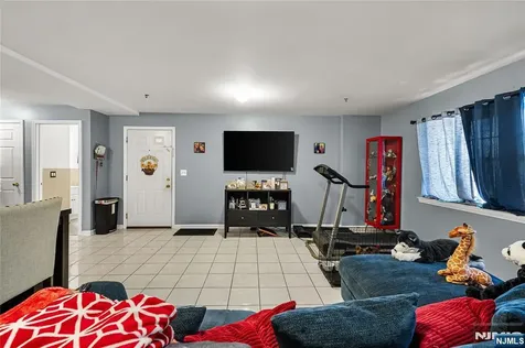 25-27 Norfolk Street Newark NJ 07103