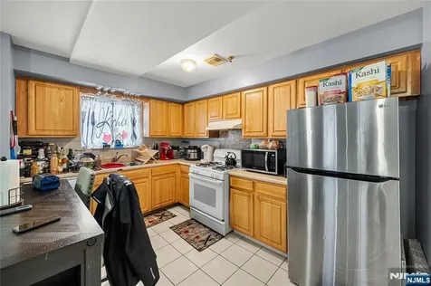 25-27 Norfolk Street Newark NJ 07103